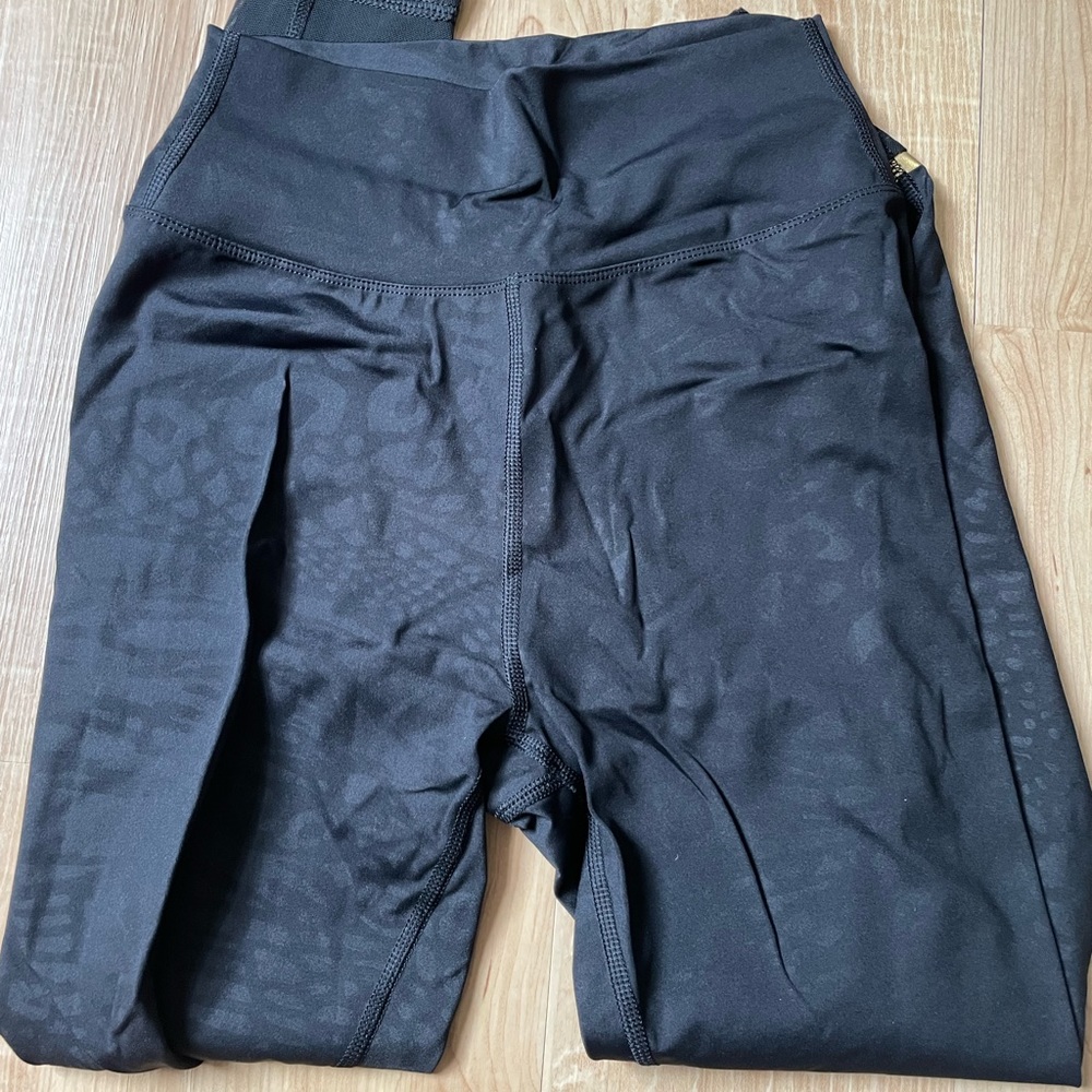 Virus leggings